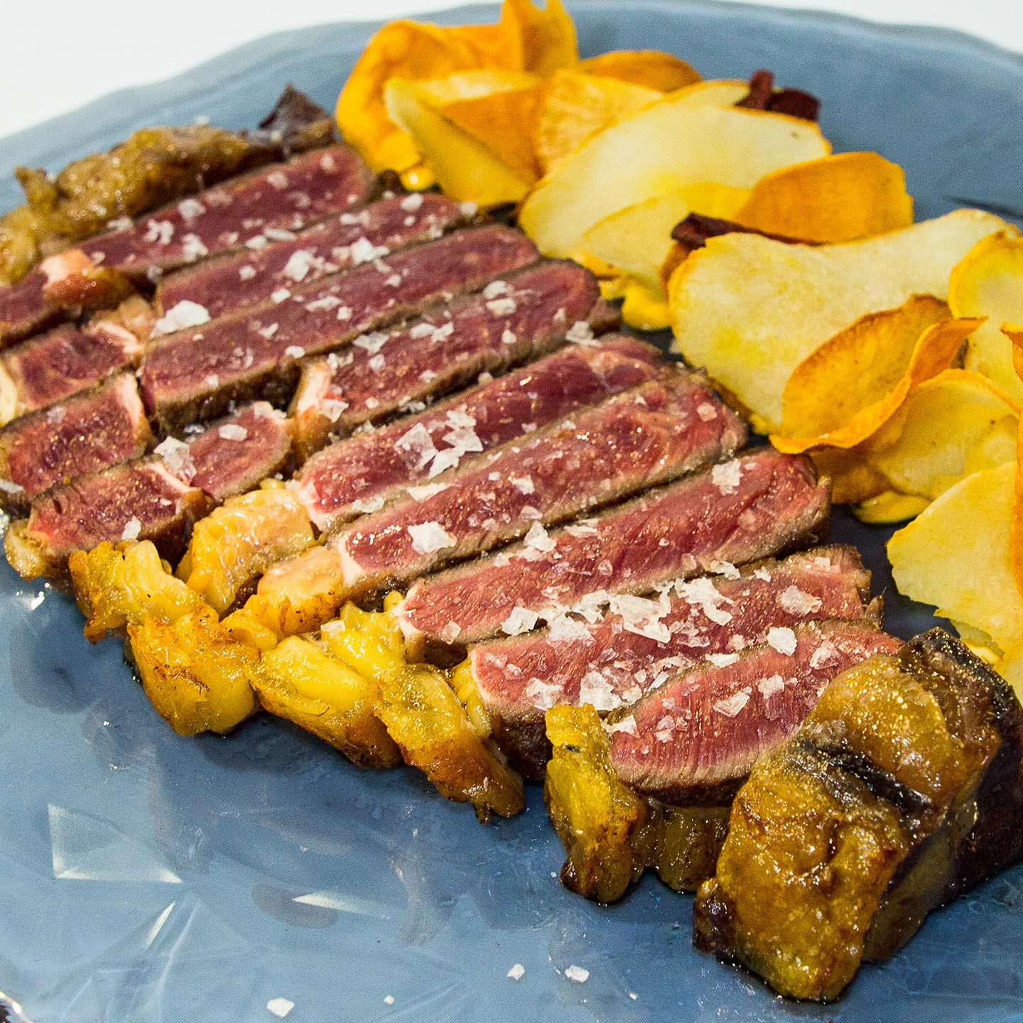 Plato de salmueras en el restaurante